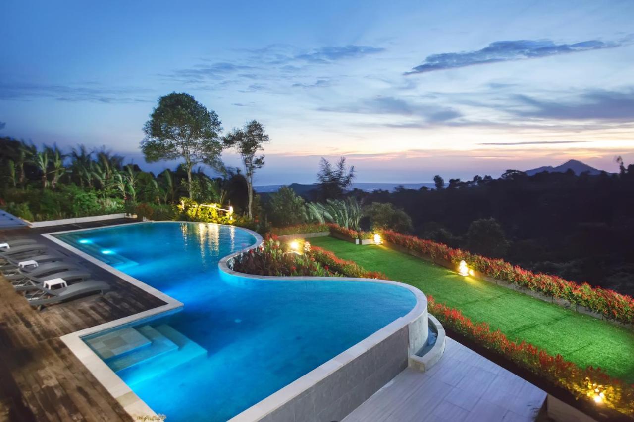 Giriwood Hotel & Villa Munduk Exteriör bild